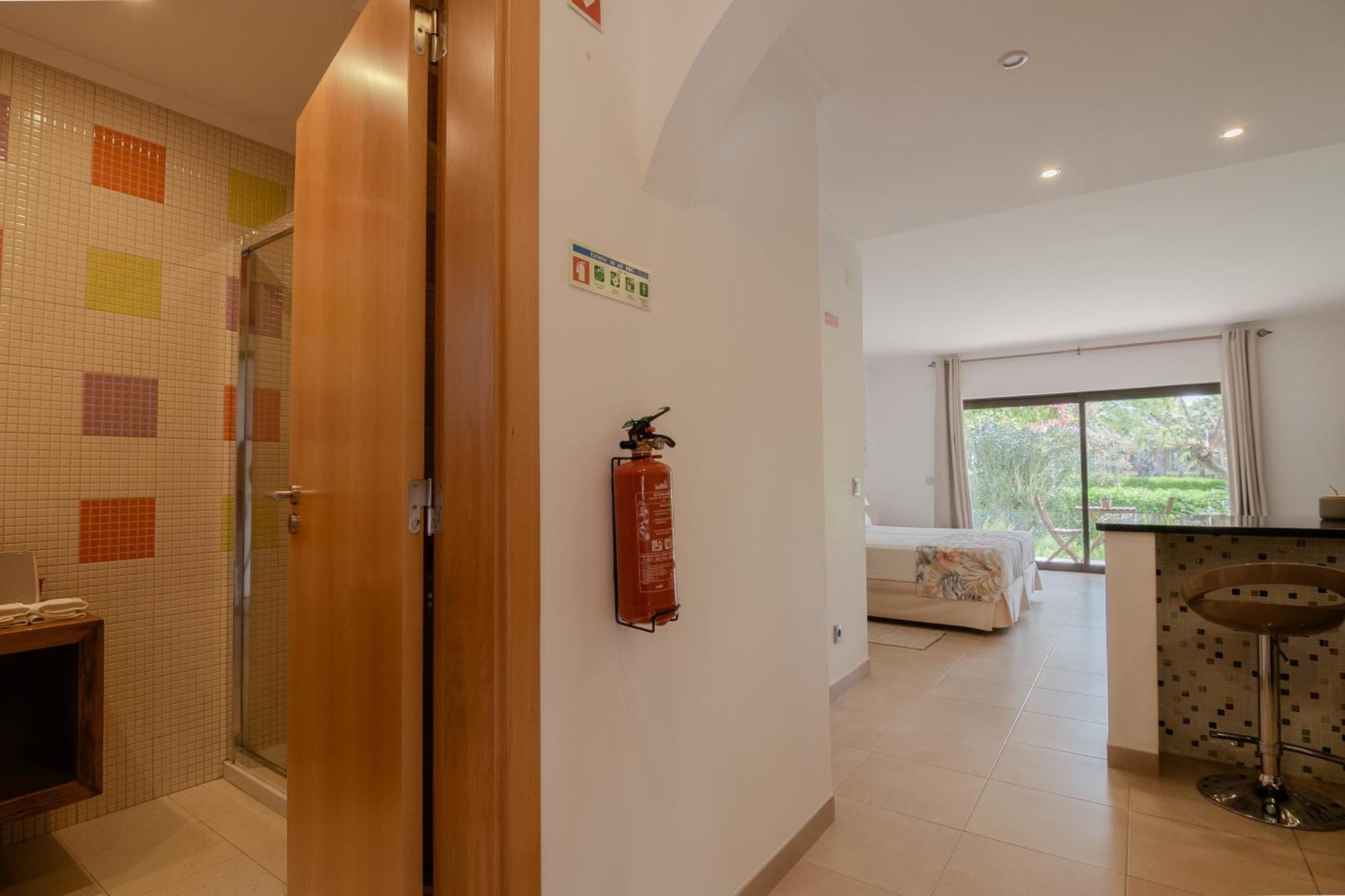 Coastal Retreat With Pool And Beach Access By Drago Rentals Albufeira Eksteriør billede